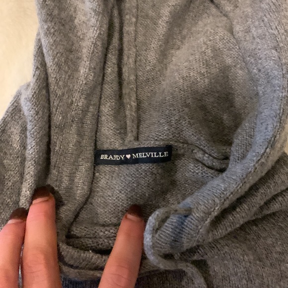 Brandy Melville lightweight hoodie - Picture 2 of 3